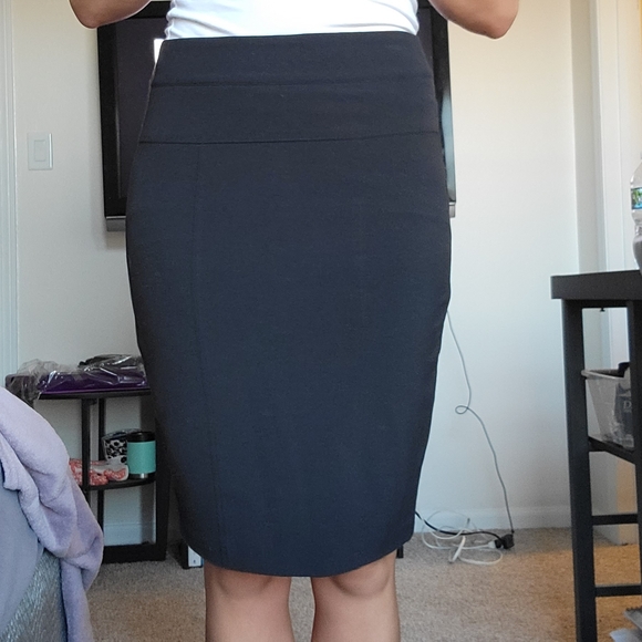 Black pencil skirt - Picture 2 of 7